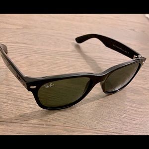 Wayfarer sunglasses